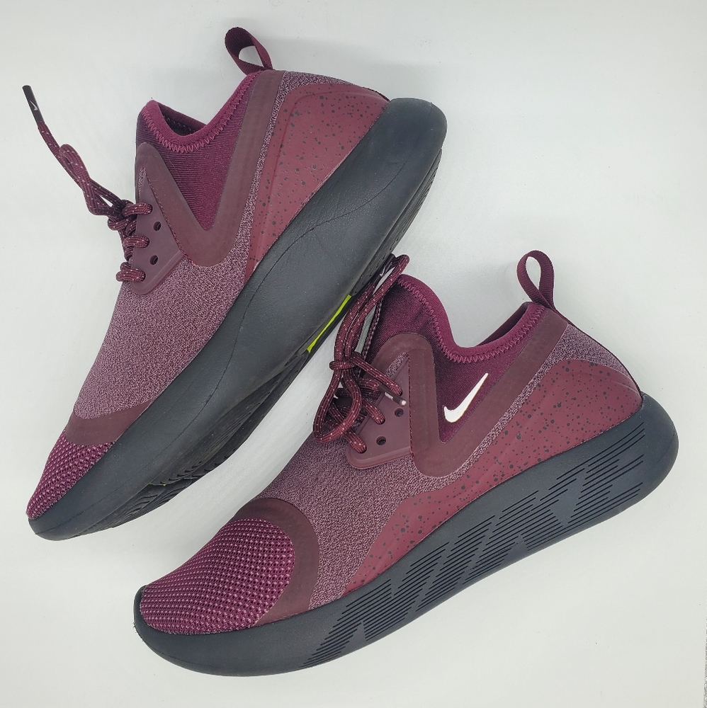 🚨 Nike Women's Lunarcharge essential running shoe